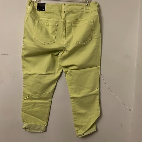 NWT Torrid Cropped Jegging - Lemon Lime - size 18 - Picture 2 of 3